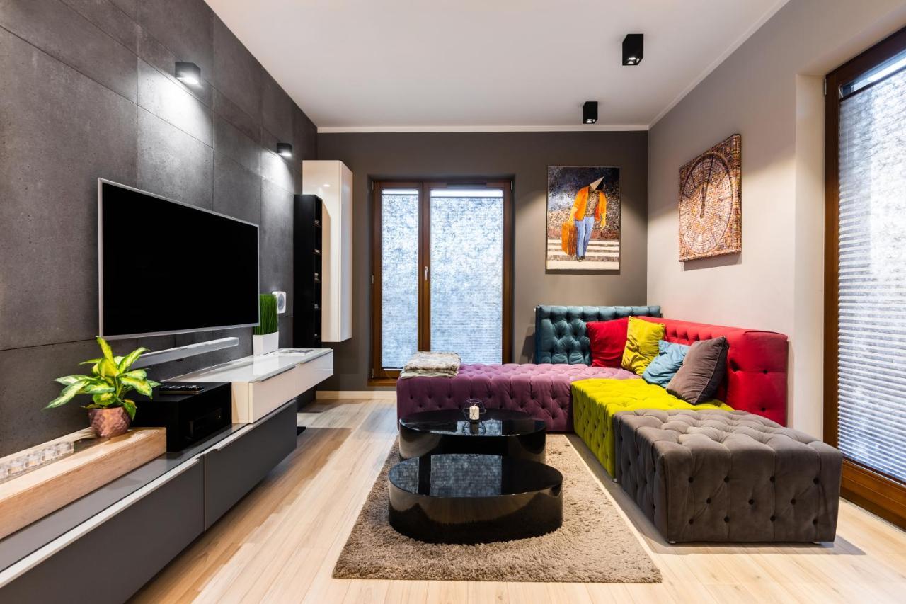 Elegant Business Accommodation With Parking - By Upstairs Krakow Ngoại thất bức ảnh