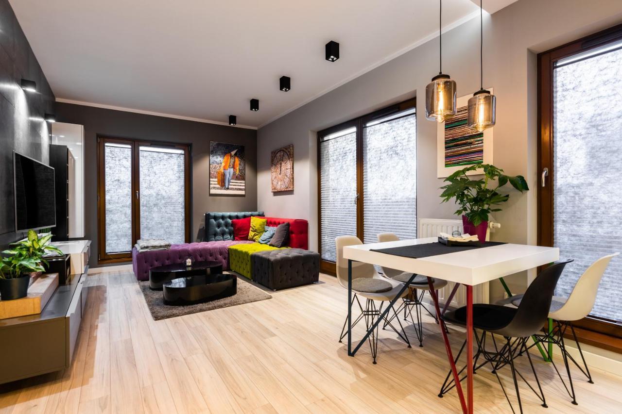 Elegant Business Accommodation With Parking - By Upstairs Krakow Ngoại thất bức ảnh