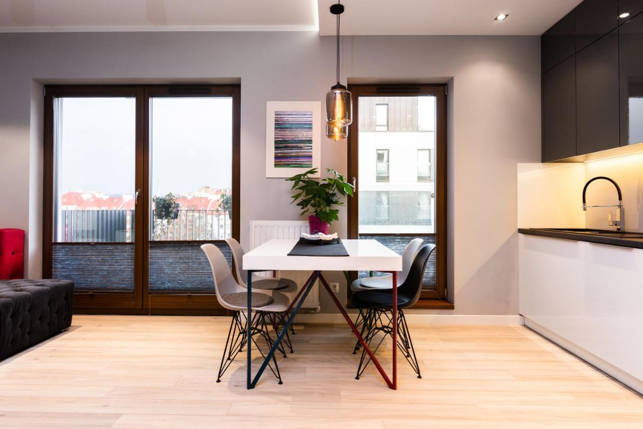 Elegant Business Accommodation With Parking - By Upstairs Krakow Ngoại thất bức ảnh