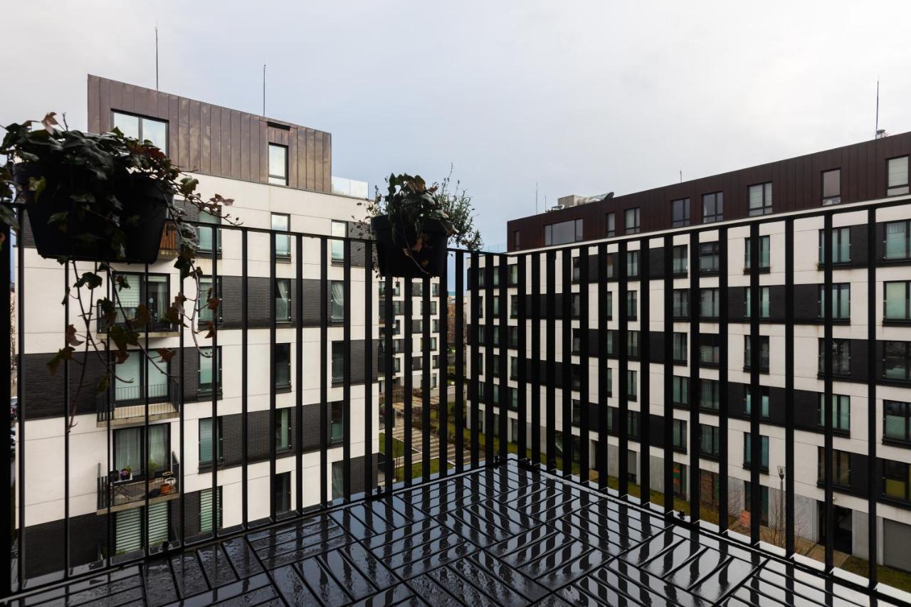 Elegant Business Accommodation With Parking - By Upstairs Krakow Ngoại thất bức ảnh